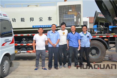 售后團隊在客戶單位現場