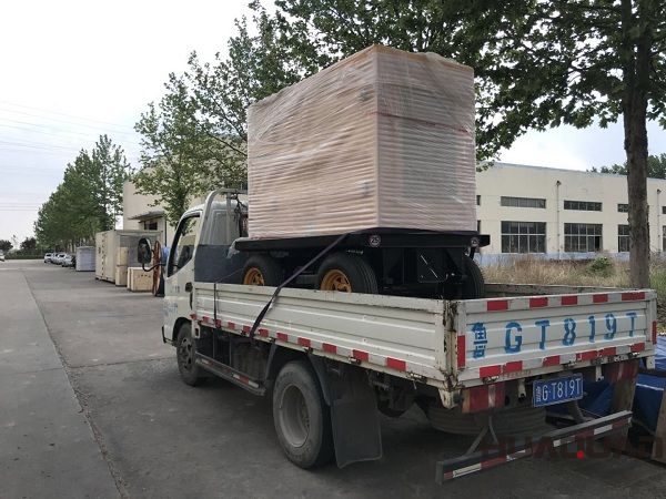 一臺30kw含棚拖車發(fā)電機(jī)組于2018年5月18日成功發(fā)往浙江省義烏市