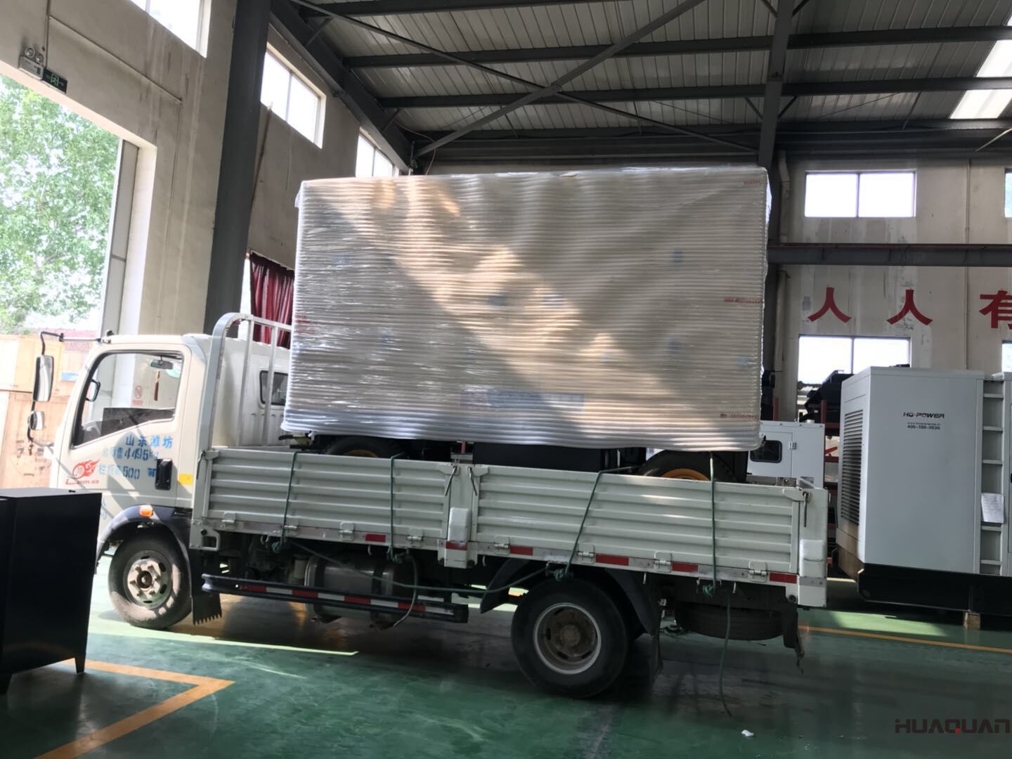8月16日，一臺300kw靜音箱柴油發(fā)電機組從華全動力成功發(fā)往山東