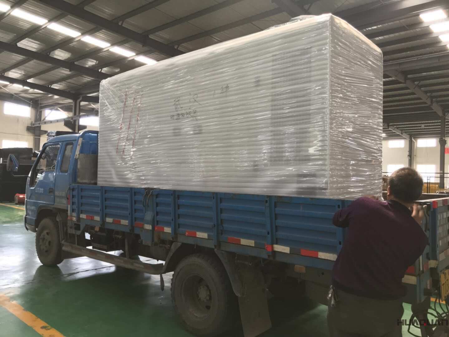 一臺120kw靜音箱型柴油發電機組于9月8日發往山東	