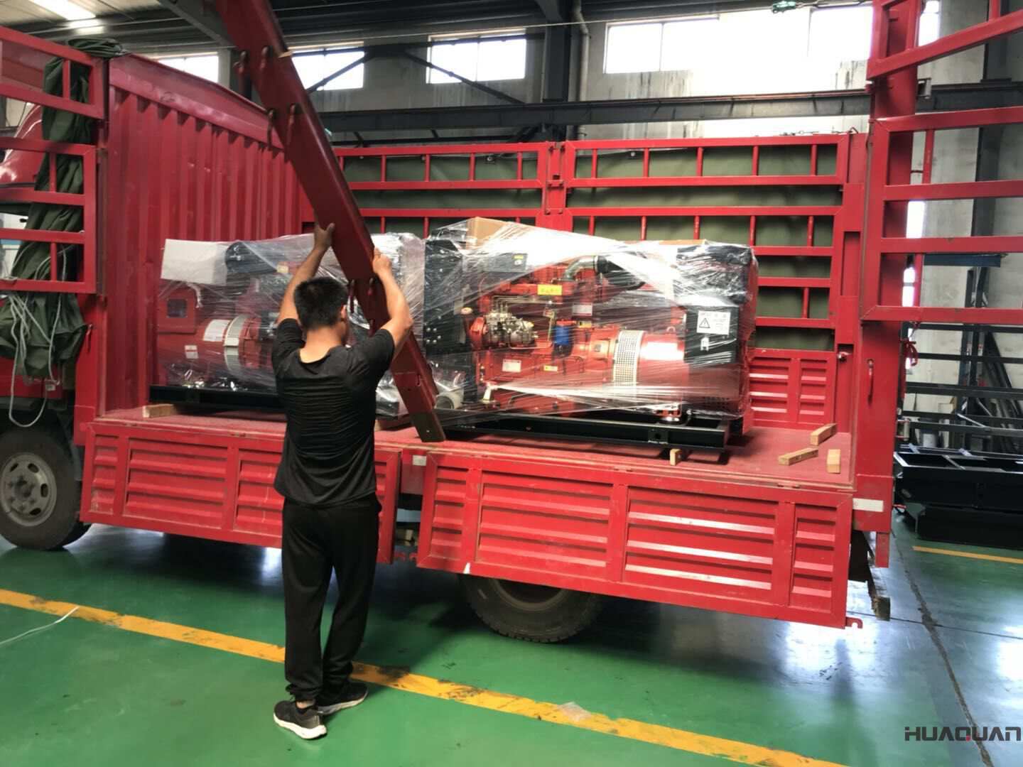 100kw和200kw兩臺自動化型柴油發(fā)電機組于9月25日發(fā)往內蒙古