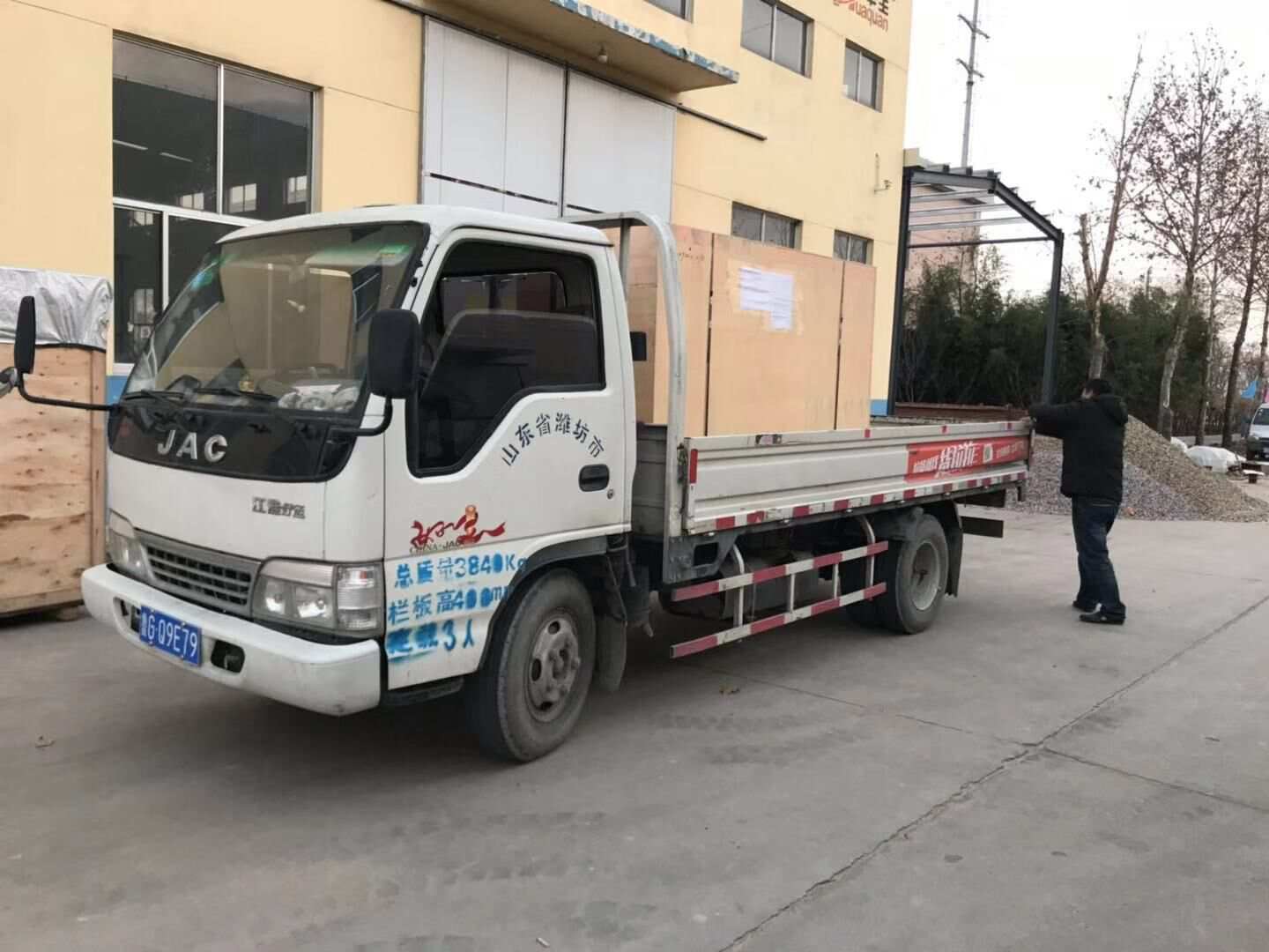 12月29日，陳先生從華全動力訂購的15kw自動化柴油發電機組順利發往湖南省