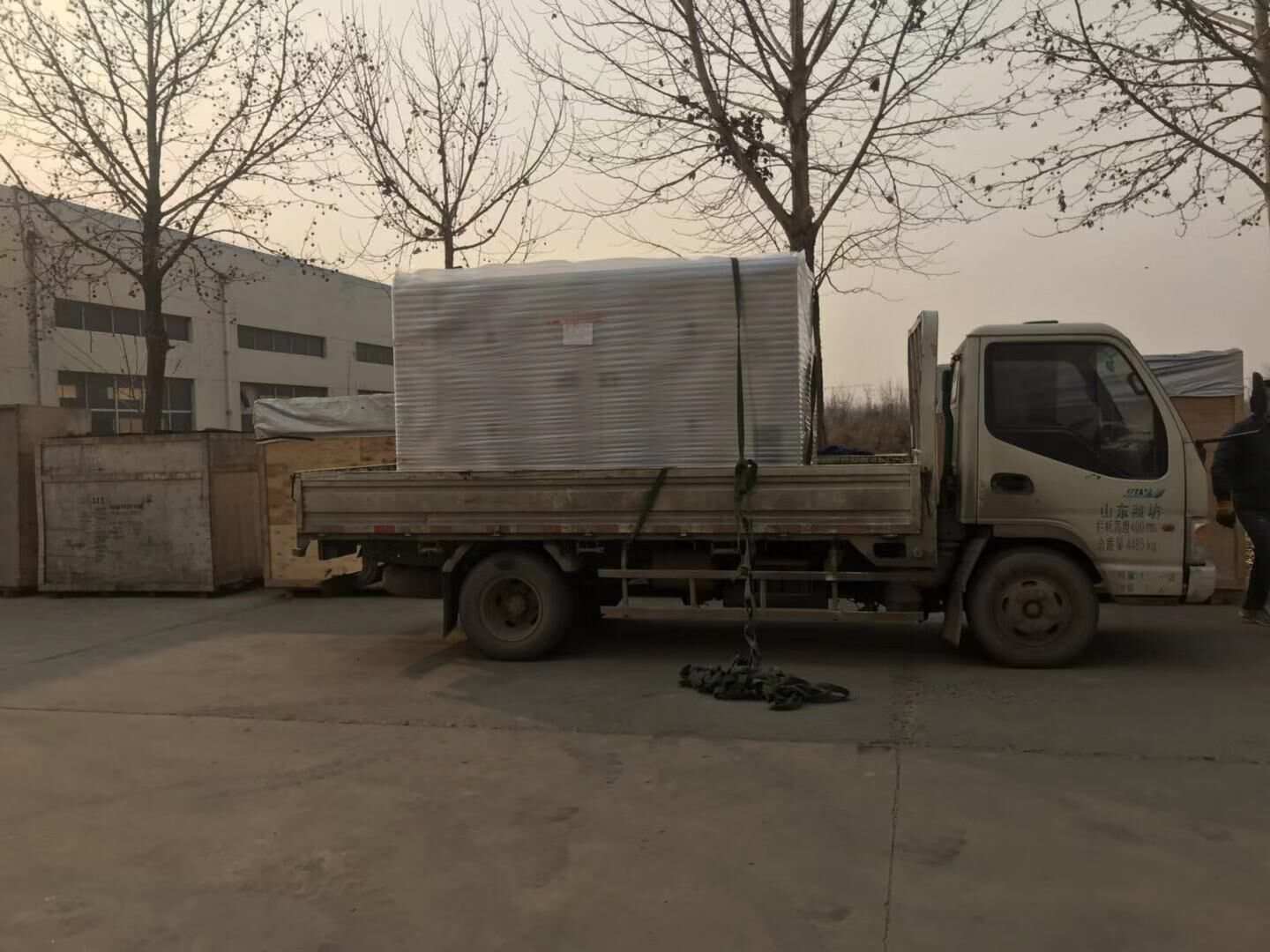 1月2日，江蘇陳先生從華全動力采購的一臺35kw靜音箱柴油發電機組成功發往目的地