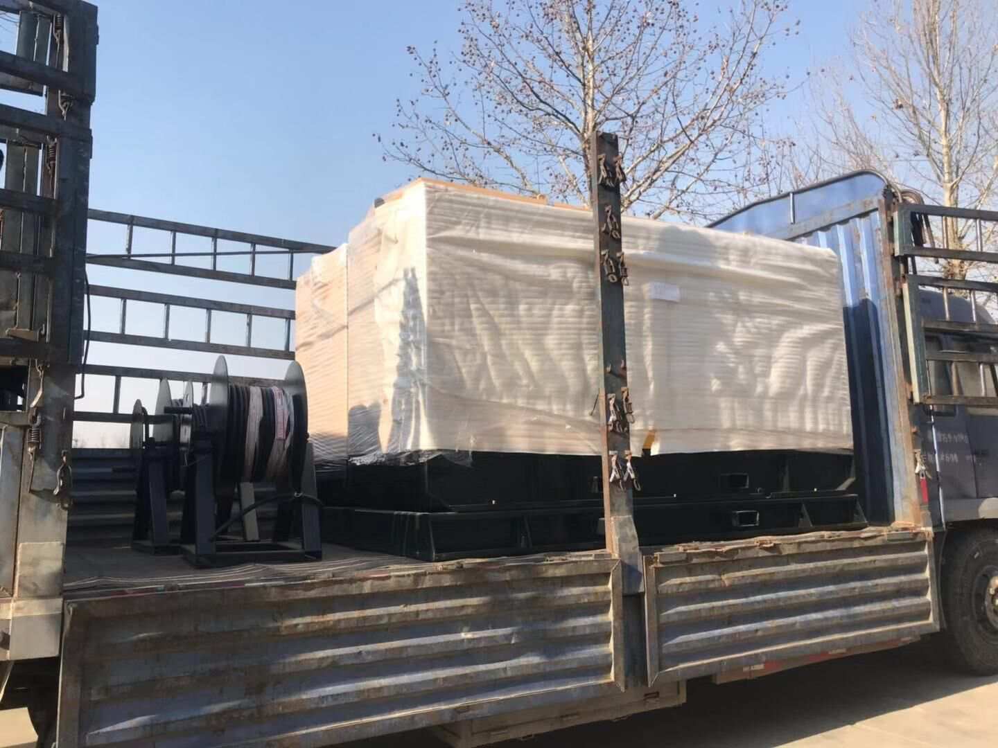 1月16日，謝先生從華全動力采購的380kw標(biāo)配柴油發(fā)電機組成功發(fā)往山東省