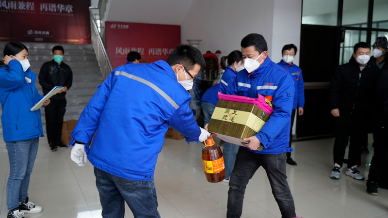 華全集團員工領取2023年春節(jié)福利