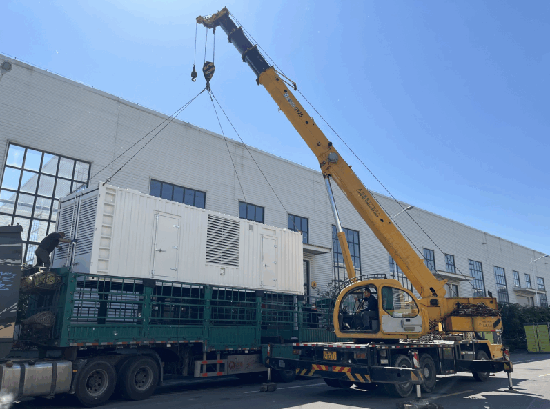 華全5臺(tái)1500kW 集裝箱式發(fā)電機(jī)組發(fā)往南京某數(shù)據(jù)中心